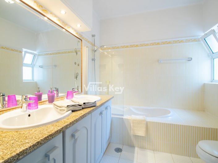 Image No.27-3 Bed House for sale