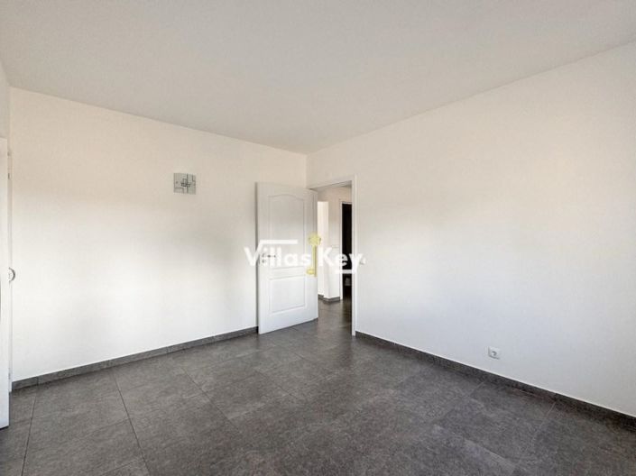 Image No.10-3 Bed Apartment for sale