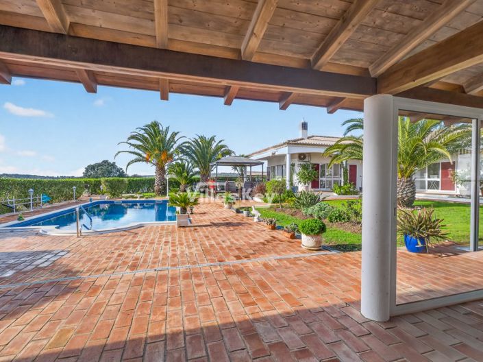 Image No.10-4 Bed Farmhouse for sale