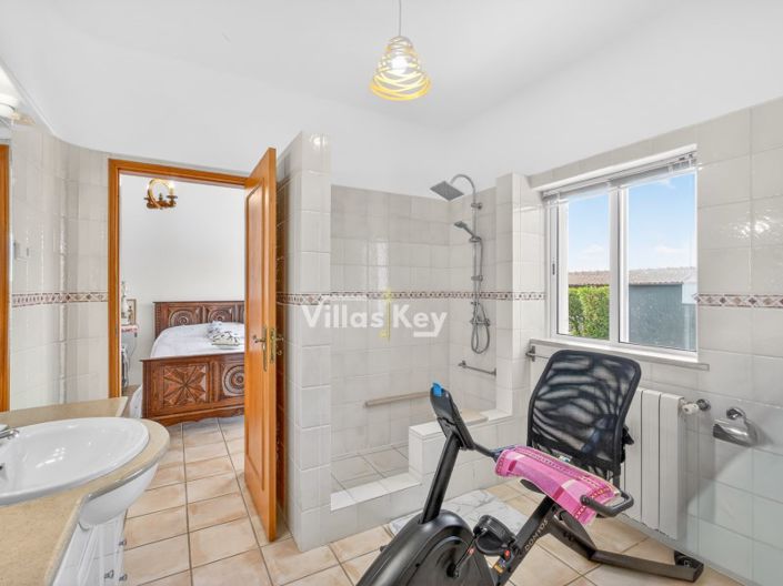 Image No.14-4 Bed Farmhouse for sale