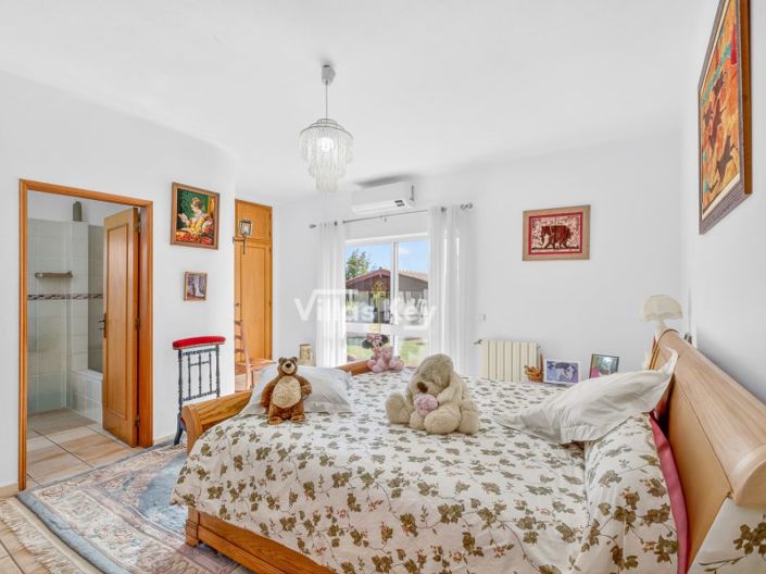 Image No.16-4 Bed Farmhouse for sale