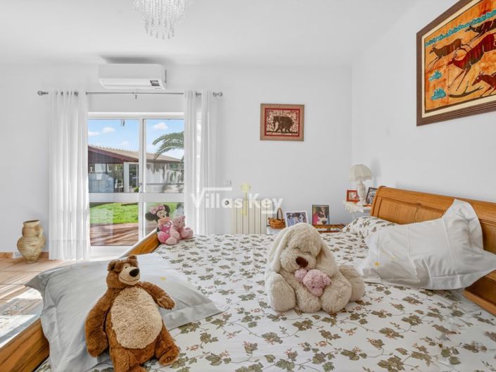 Image No.17-4 Bed Farmhouse for sale