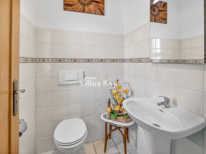 Image No.18-4 Bed Farmhouse for sale