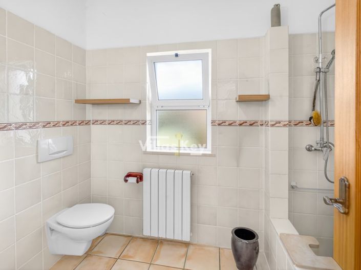 Image No.19-4 Bed Farmhouse for sale