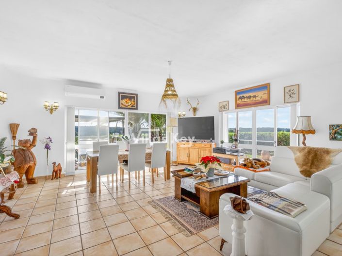 Image No.2-4 Bed Farmhouse for sale