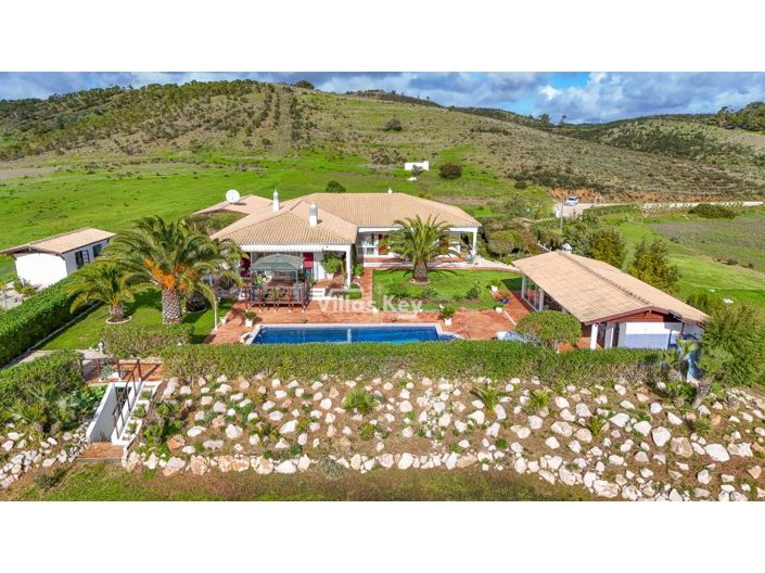 Image No.28-4 Bed Farmhouse for sale