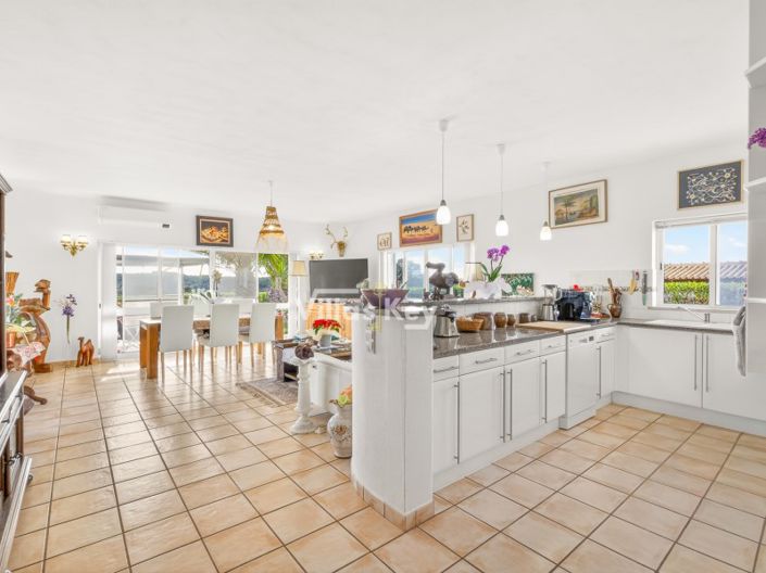 Image No.6-4 Bed Farmhouse for sale