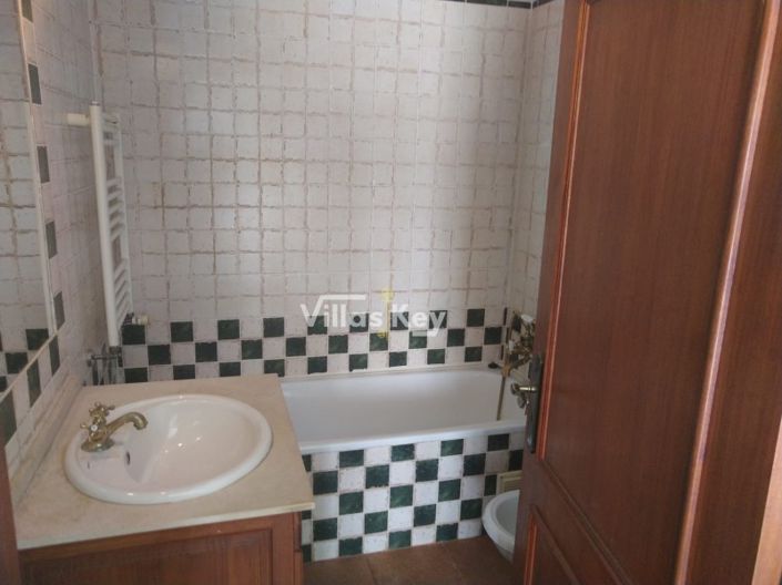 Image No.14-4 Bed House for sale