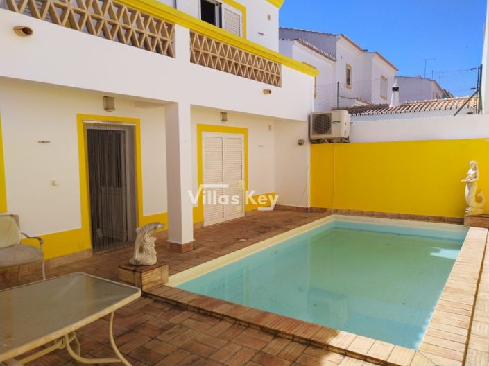 Image No.2-4 Bed House for sale