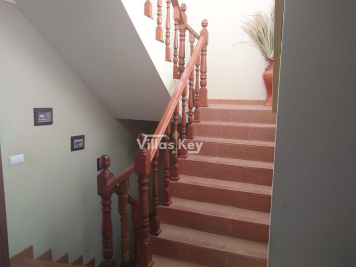 Image No.7-4 Bed House for sale