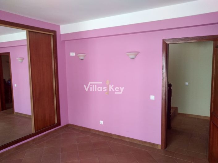 Image No.8-4 Bed House for sale