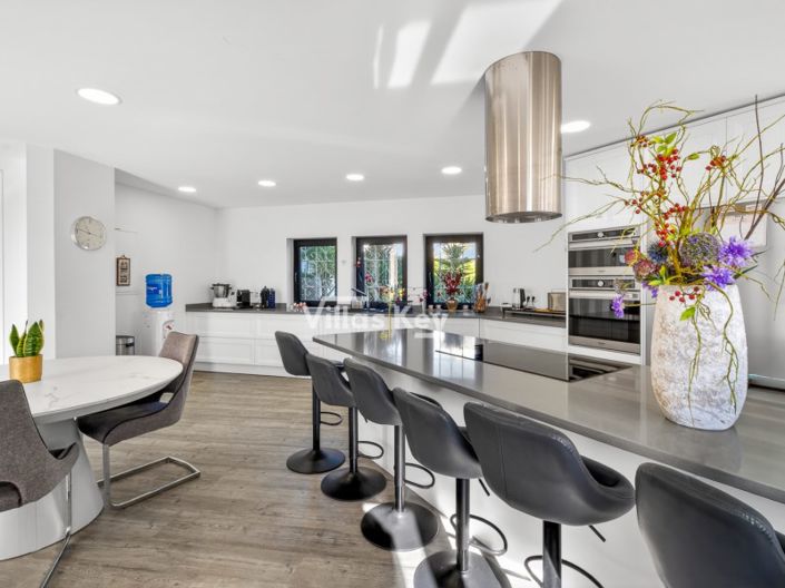 Image No.15-7 Bed House for sale