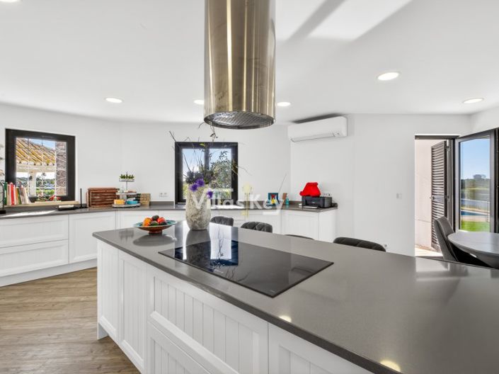 Image No.18-7 Bed House for sale