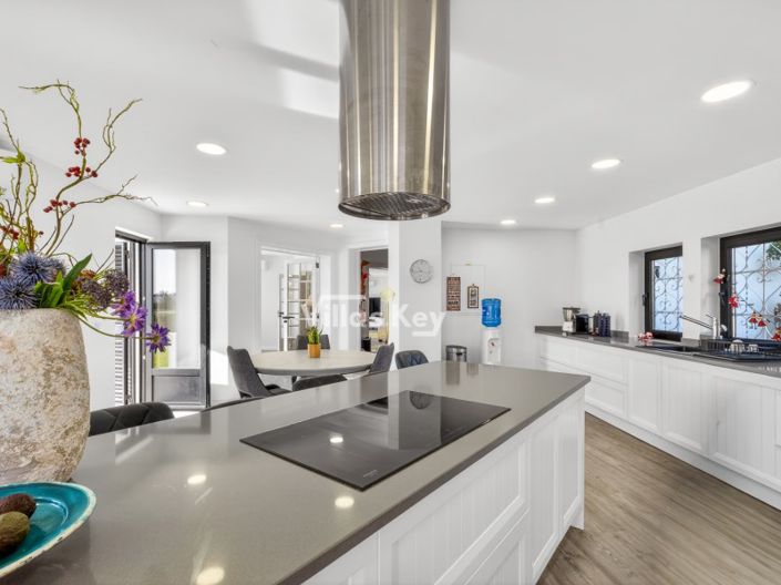 Image No.19-7 Bed House for sale