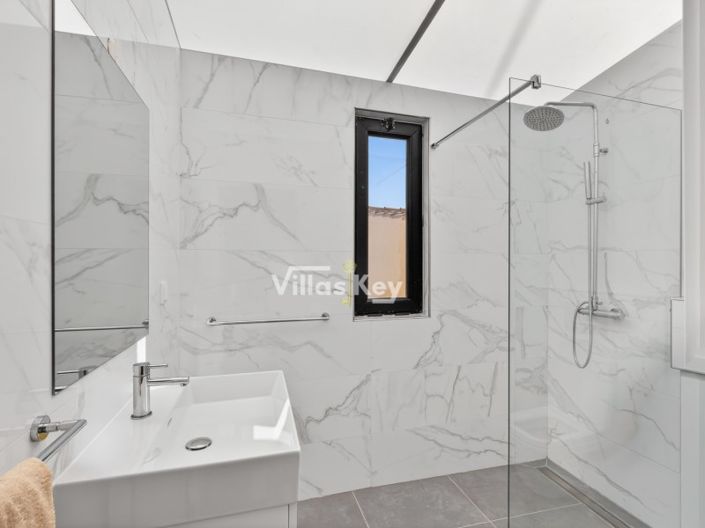 Image No.42-7 Bed House for sale