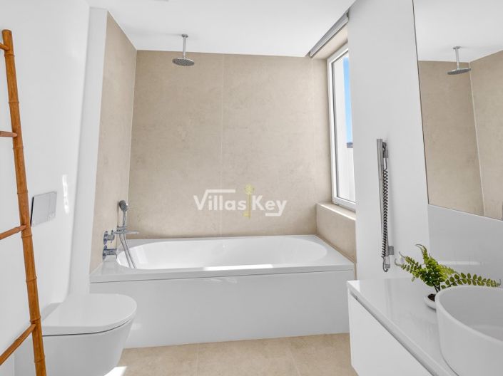 Image No.14-3 Bed House for sale