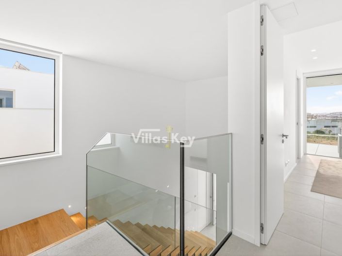 Image No.18-3 Bed House for sale