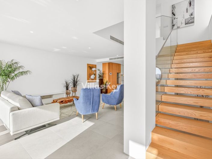 Image No.8-3 Bed House for sale