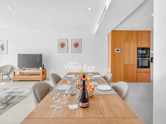 Image No.10-3 Bed House for sale