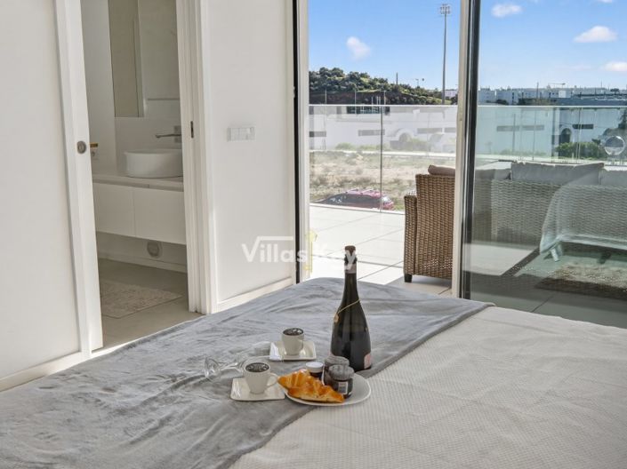 Image No.19-3 Bed House for sale