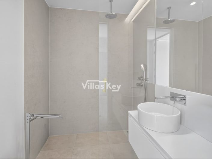 Image No.25-3 Bed House for sale