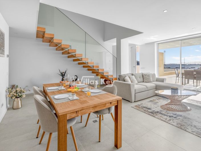 Image No.6-3 Bed House for sale