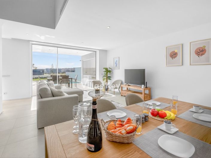 Image No.8-3 Bed House for sale