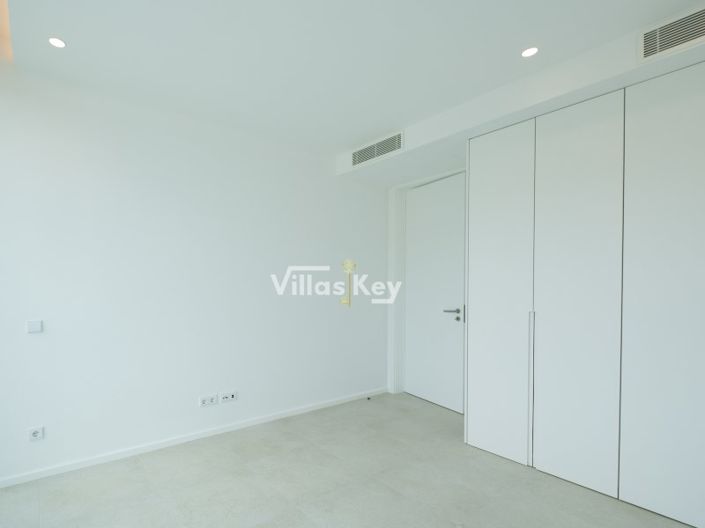 Image No.19-3 Bed House for sale