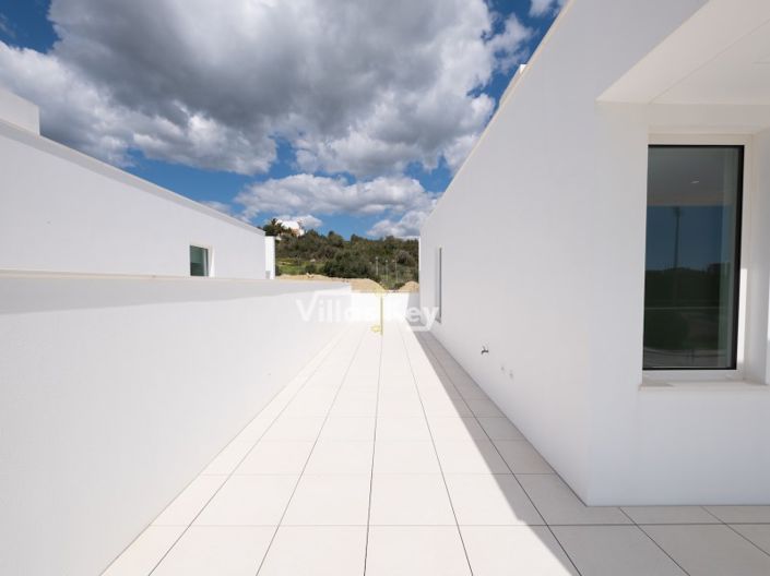 Image No.32-3 Bed House for sale