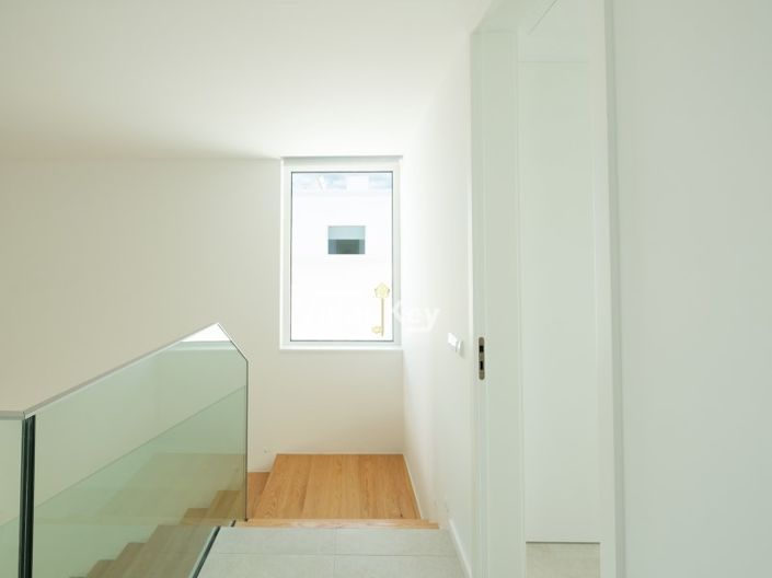 Image No.34-3 Bed House for sale