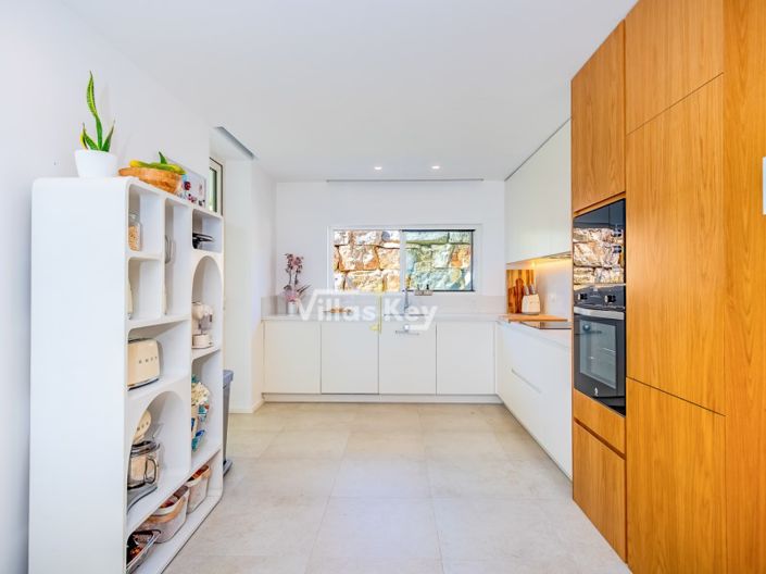 Image No.12-3 Bed House for sale