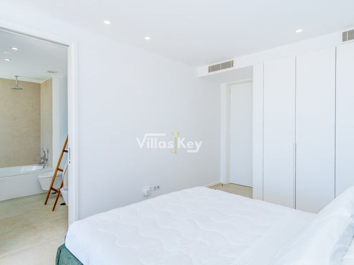 Image No.15-3 Bed House for sale