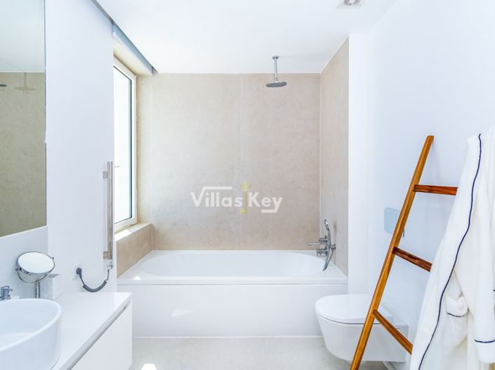 Image No.16-3 Bed House for sale