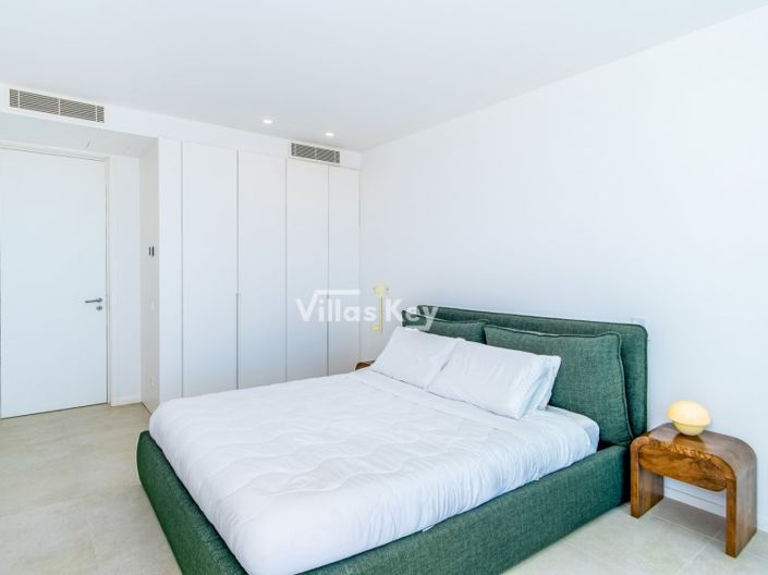 Image No.17-3 Bed House for sale