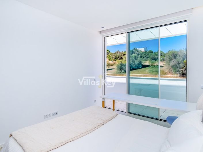 Image No.21-3 Bed House for sale