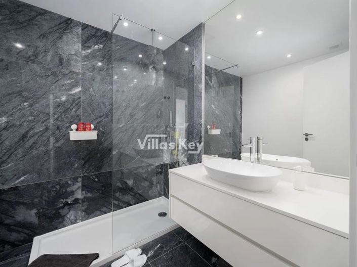 Image No.14-3 Bed Apartment for sale