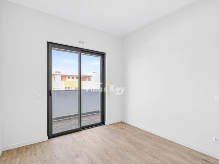 Image No.11-4 Bed Apartment for sale