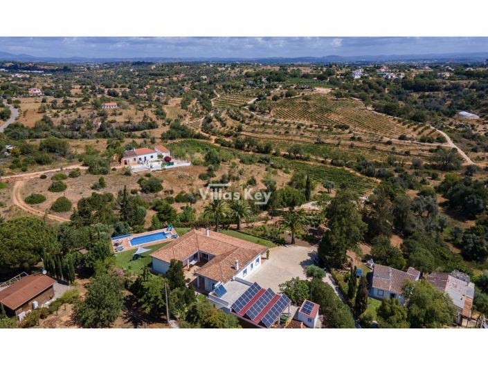 Image No.5-19 Bed Farmhouse for sale