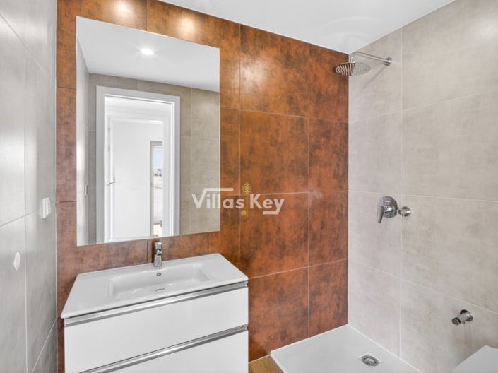 Image No.8-2 Bed Apartment for sale