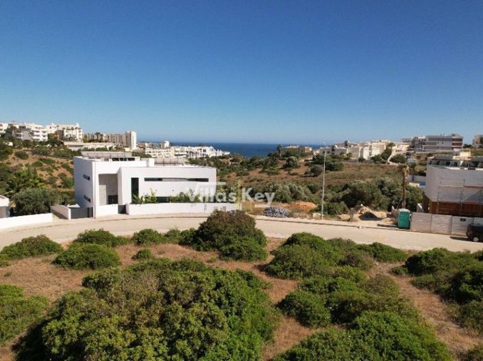 Image No.21-3 Bed House for sale