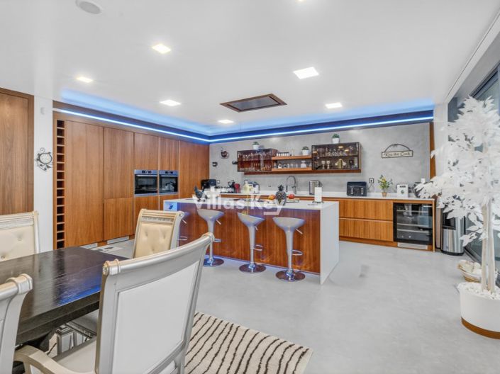 Image No.10-4 Bed House for sale