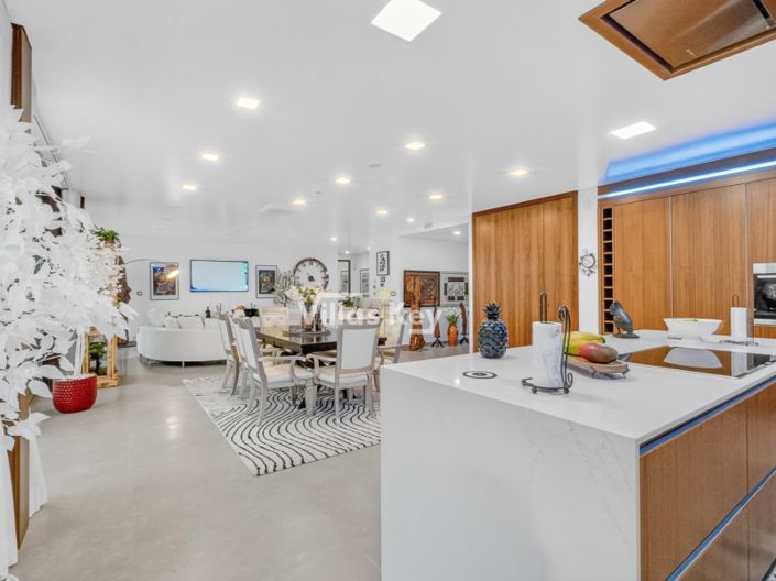 Image No.13-4 Bed House for sale