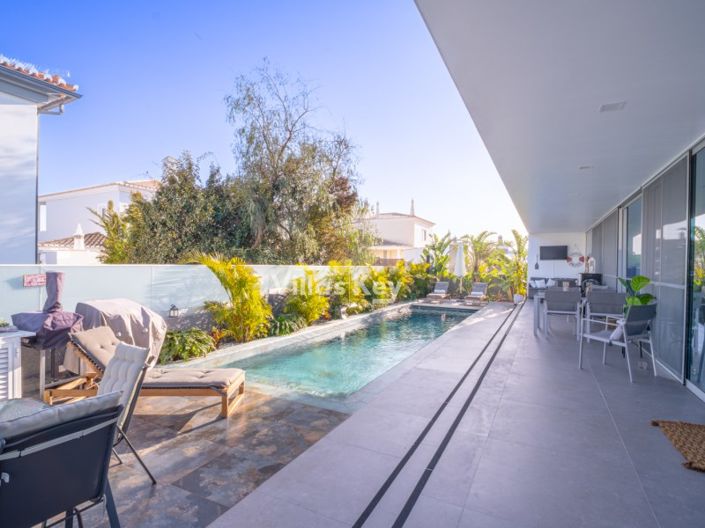 Image No.16-4 Bed House for sale