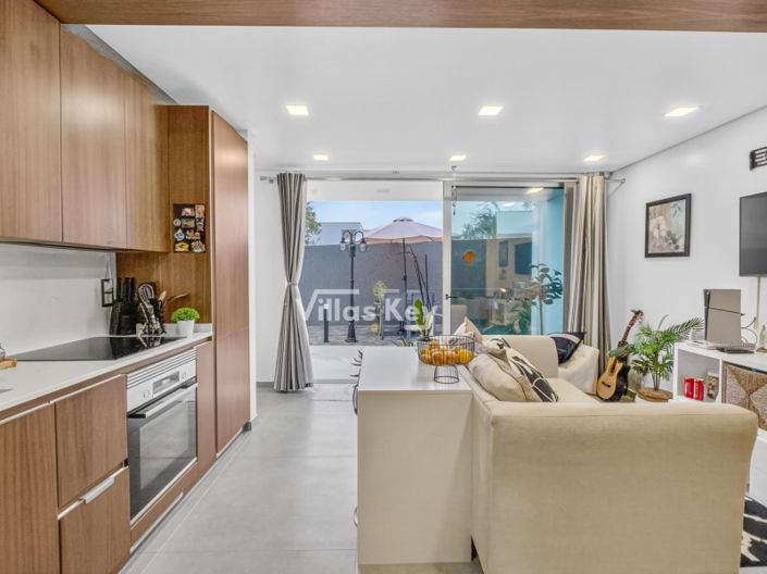 Image No.18-4 Bed House for sale