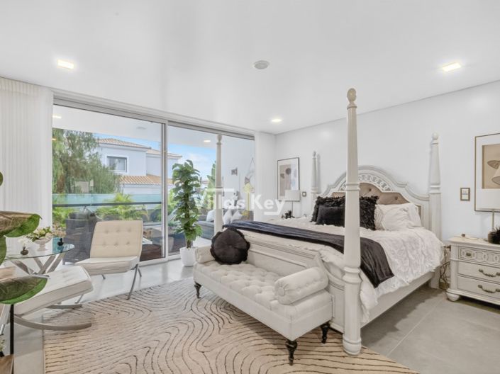 Image No.25-4 Bed House for sale