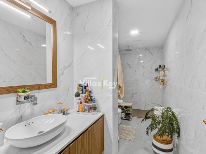 Image No.30-4 Bed House for sale