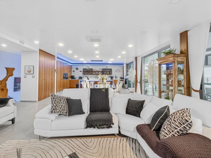 Image No.4-4 Bed House for sale