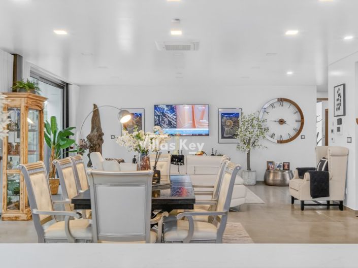 Image No.8-4 Bed House for sale