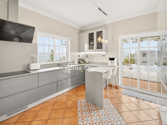 Image No.17-4 Bed House for sale