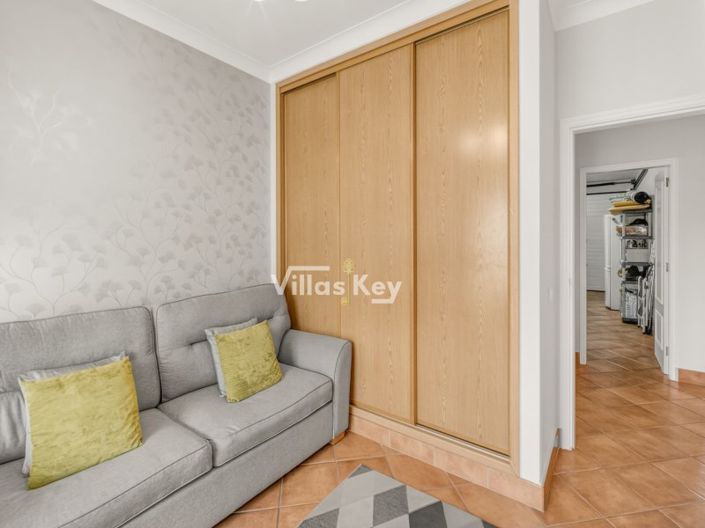 Image No.21-4 Bed House for sale